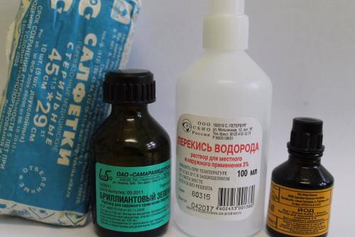 Чем оттереть йод с мебели из ткани. Как можно удалить свежие и застаревшие пятна от йода с мебели в домашних условиях