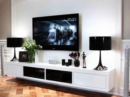 На какой высоте вешать телевизор на стену в спальне 32 дюйма. Основные параметры для размещения телевизора