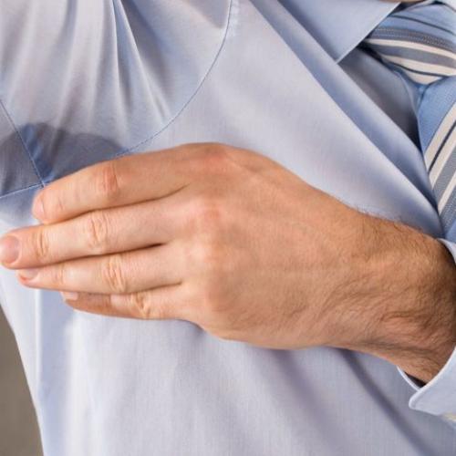 Чем удалить пятна от пота под мышками на белой одежде в домашних условиях. 15 способов выведения пятен пота под мышками