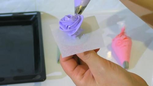 Декоры для торта. Украшение торта — пошаговый мастер-класс по оформлению торта в домашних условиях своими руками (130 фото идей) 12