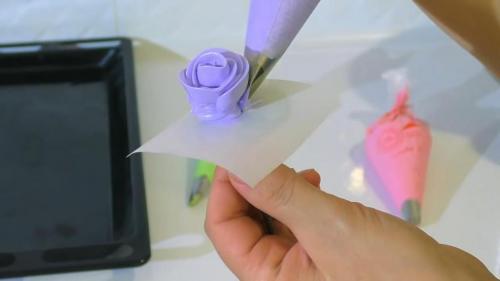 Декоры для торта. Украшение торта — пошаговый мастер-класс по оформлению торта в домашних условиях своими руками (130 фото идей) 11