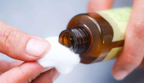 Как снять клей с одежды после наклейки. Как убрать клей от наклейки с одежды и саму термонаклейку быстро