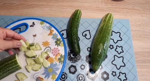 Что делать с большими огурцами рецепты на зиму. Переросшие огурцы на зиму, пальчики оближешь! (Что сделать из больших огурцов ?)