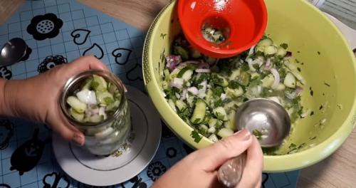 Что делать с большими огурцами рецепты на зиму. Переросшие огурцы на зиму, пальчики оближешь! (Что сделать из больших огурцов ?)