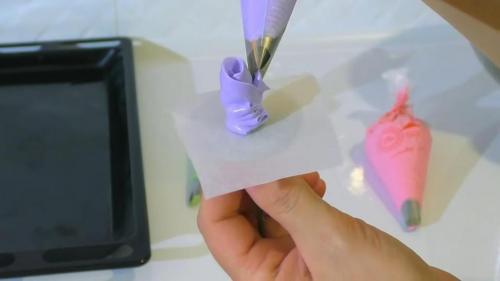 Декоры для торта. Украшение торта — пошаговый мастер-класс по оформлению торта в домашних условиях своими руками (130 фото идей) 08