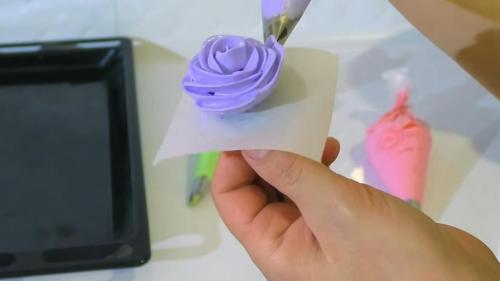 Декоры для торта. Украшение торта — пошаговый мастер-класс по оформлению торта в домашних условиях своими руками (130 фото идей) 13