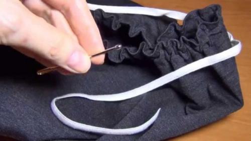 Как растянуть резинку на разных предметах одежды