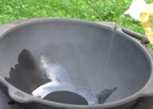 Как правильно обжечь чугунный казан в первый раз. Готовим казан