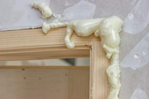 Растворитель для монтажной пены. Двери и окна