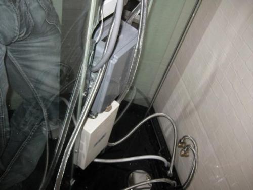 Что можно сделать из старой душевой кабины. Самодельные душевые кабины: просто и недорого