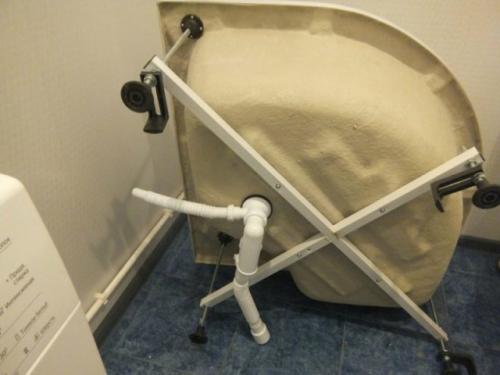 Что можно сделать из старой душевой кабины. Самодельные душевые кабины: просто и недорого