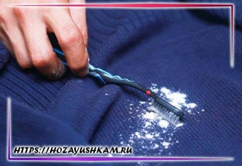 Чем отмыть масло с одежды. Чем отмыть моторное масло в первые минуты его появления?