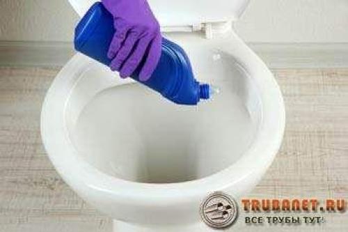 Как прочистить засор в унитазе с помощью бутылки. Прочистки унитаза народными средствами – сода, уксус, кипяток или горчица