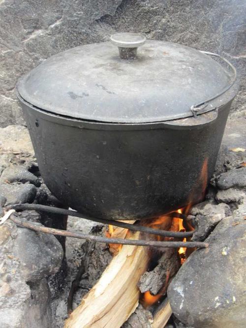 Как отмыть казан от нагара в домашних условиях. Как очистить казан – эффективные методы удаление нагара и 75 фото лучших способов очистки в домашних условиях