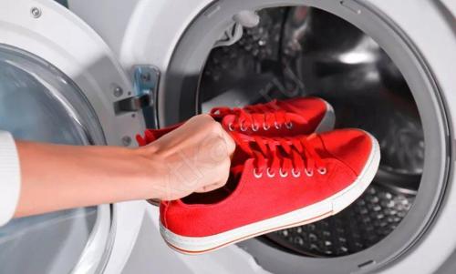Как постирать замшевые кроссовки в стиральной машине. Как стирать замшевые кроссовки: рекомендации Золушки