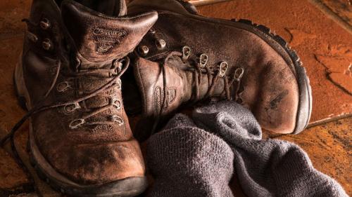 Как увеличить размер обуви в домашних условиях. Растяжка обуви в длину в домашних условиях 01 Как увеличить размер обуви в домашних условиях. Растяжка обуви в длину в домашних условиях 01