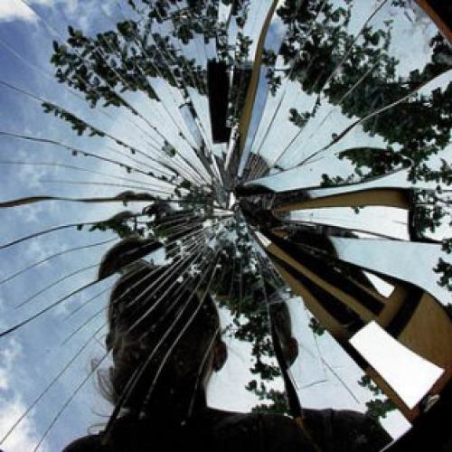 Разбилось зеркало к чему и что делать, что. Как отвести беду, если разбилось зеркало 05 Разбилось зеркало к чему и что делать, что. Как отвести беду, если разбилось зеркало 05