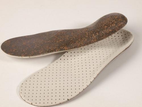 Как отбелить сетку на белых кроссовках. Как почистить белые кроссовки в сетку