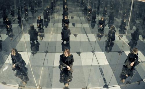 Что будет если зеркало поставить напротив зеркала. Почему нельзя ставить зеркало напротив зеркала: приметы