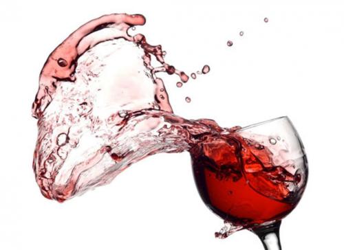 Пятно красное вино чем вывести. 8 средств, которые быстро выведут пятна от красного вина