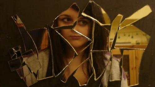 Разбилось зеркало к чему и что делать, что говорит церковь. Упавшая гладкая поверхность