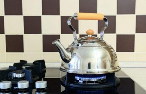 Как быстро очистить кастрюлю от нагара снаружи в домашних условиях. Лёгкие способы, основанные на заливании и кипячении