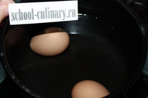 Яйца в крутую сварить. Как сварить яйца вкрутую?