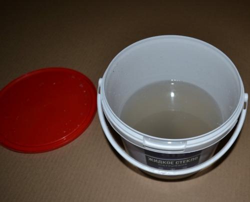 Что такое жидкое стекло и где его используют. Жидкое стекло: все от А до Я о приготовлении раствора и применении его в строительстве или для гидроизоляции + свойства материала