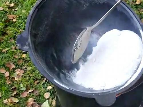 Правильная эксплуатация чугунного казана. Прокаливаем перед первым использованием 03 Правильная эксплуатация чугунного казана. Прокаливаем перед первым использованием 03