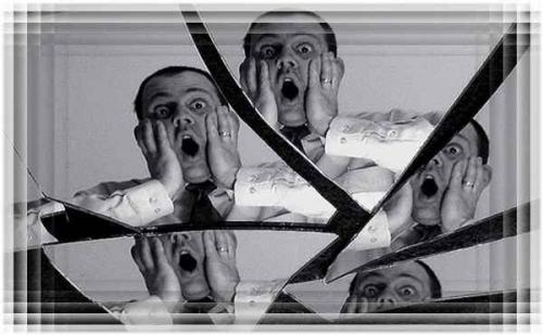 Зеркало разбилось, какие слова нужно сказать. Что делать, если разбилось зеркало? Приметы и зеркальная защита