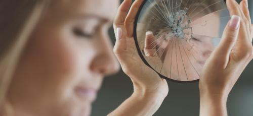 Что делать если разбилось зеркало в доме. К чему разбить зеркало — хорошие и плохие приметы