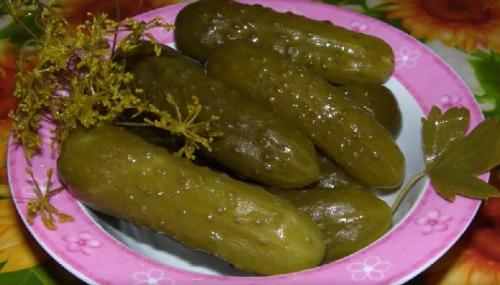 Как сделать соленые огурцы на зиму в банках самый простой способ. Хрустящие соленые огурцы холодным способом. Рецепт на 3 литровую банку