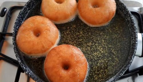 Как сделать пончики. Классический рецепт пончиков на молоке и дрожжах — пышные и очень вкусные