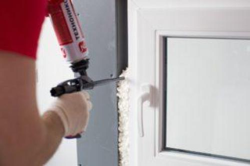 Как убрать пену монтажную с пластикового окна. Чем оттереть монтажную пену с пластикового окна