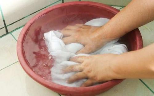 Как отбелить перекисью водорода одежду в домашних условиях. Как отбелить бельё перекисью водорода и содой