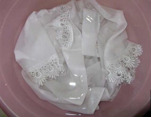 Как отбелить перекисью водорода одежду в домашних условиях. Как отбелить бельё перекисью водорода и содой