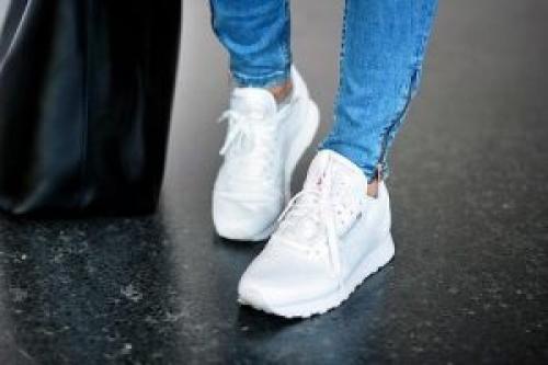 Что делать если кеды большие. Как уменьшить размер кроссовок?