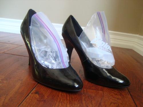 Как растянуть кожаные босоножки в подъеме. Как растянуть обувь из кожи и замши