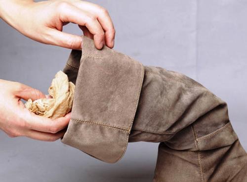 Средство для очистки замшевой обуви от реагентов. Базовые правила чистки замши