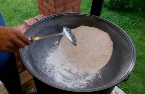 Как обжигать казан в первый раз на костре. Варианты, как обжечь новый чугунный казан