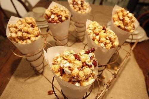 Чем клеить матрас надувной. Клеим надувной матрас разными способами 10