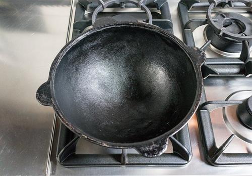 Как подготовить казан к первому использованию в домашних условиях. Как прокалить казан