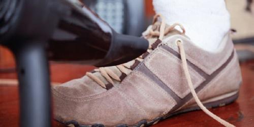 Как растянуть обувь из натуральной кожи в длину. Как растянуть кожаную обувь на размер больше в домашних условиях 06 Как растянуть обувь из натуральной кожи в длину. Как растянуть кожаную обувь на размер больше в домашних условиях 06