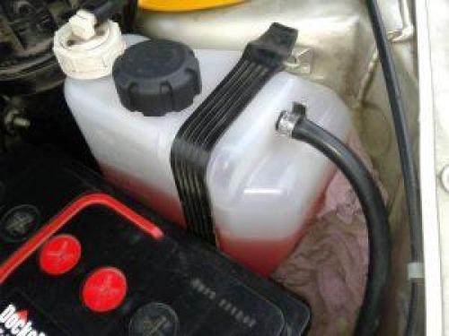 Лопнул расширительный бачок ваз 2114. Замена расширительного бачка