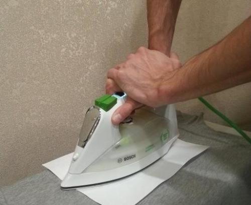 Термонаклейки на одежду своими руками. Как приклеить заплатку утюгом