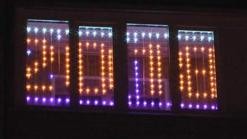 Как украсить стены на Новый год своими руками. Как украсить окно на Новый год – 6 лучших идей