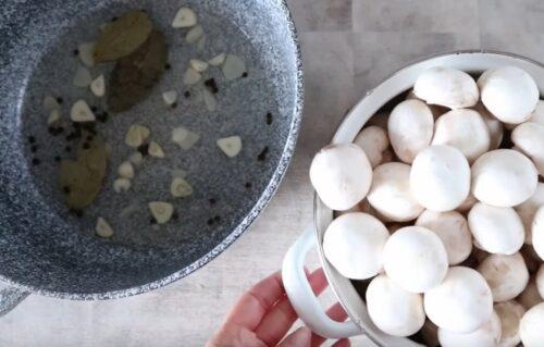 Как законсервировать шампиньоны в домашних условиях быстро и вкусно. Маринованные шампиньоны в домашних условиях. Быстро к столу и на зиму. 9 простых рецептов