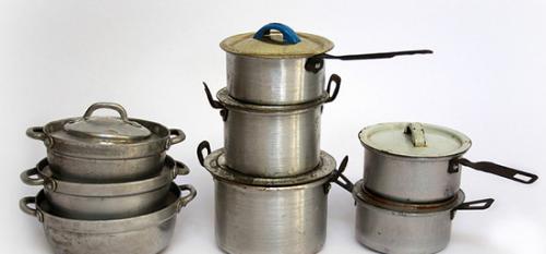 Как очистить кастрюлю от пригоревшей пищи в домашних условиях. Правила очищения посуды