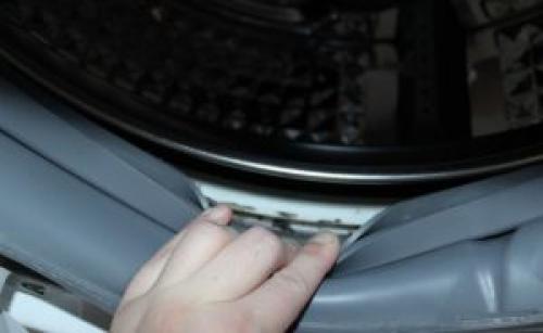 Стиральная машина сильно вибрирует и скачет при отжиме. Стиральная машинка прыгает при отжиме: причины и меры по устранению