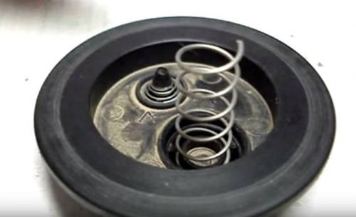 Ремонт крышки расширительного бачка. Разборка пробки 04 Ремонт крышки расширительного бачка. Разборка пробки 04